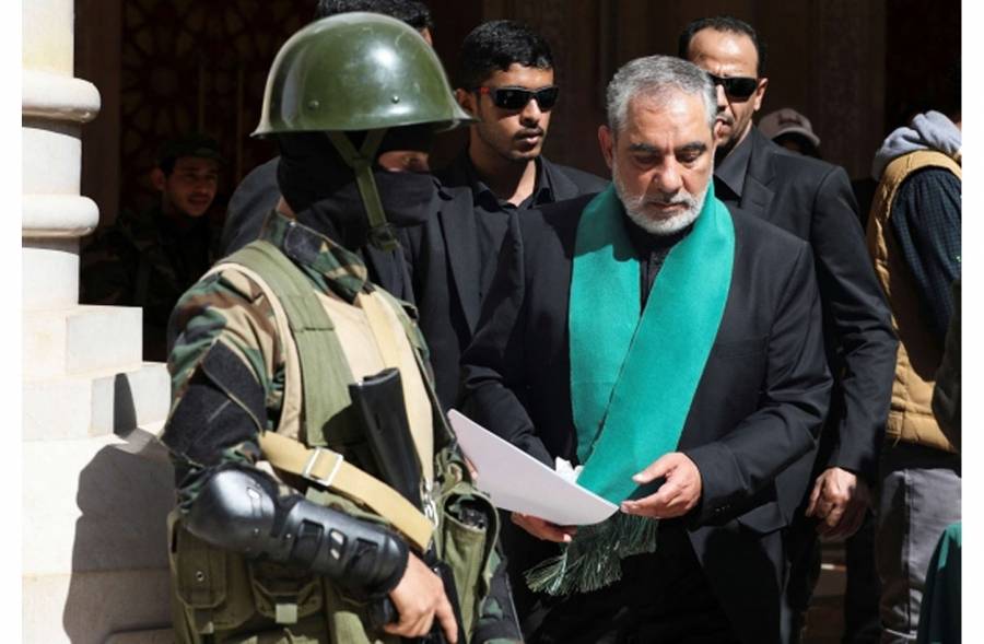 بعد وساطة عراقية وعمانية.. مسؤول سعودي: التحالف سمح لطائرة عراقية بالهبوط في صنعاء لإخراج سفير إيران