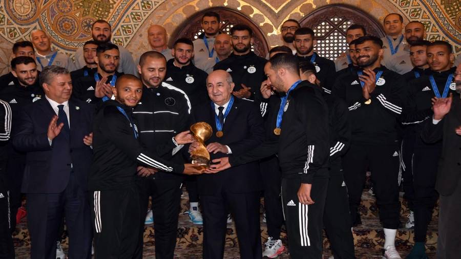 الرئيس الجزائري يكرّم أبطال كأس العرب