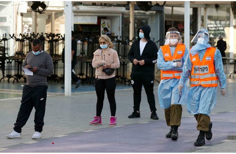 إسرائيل تقرر إعطاء جرعة لقاحية رابعة لمن تتخطى أعمارهم 60 عاما وللطواقم الطبية