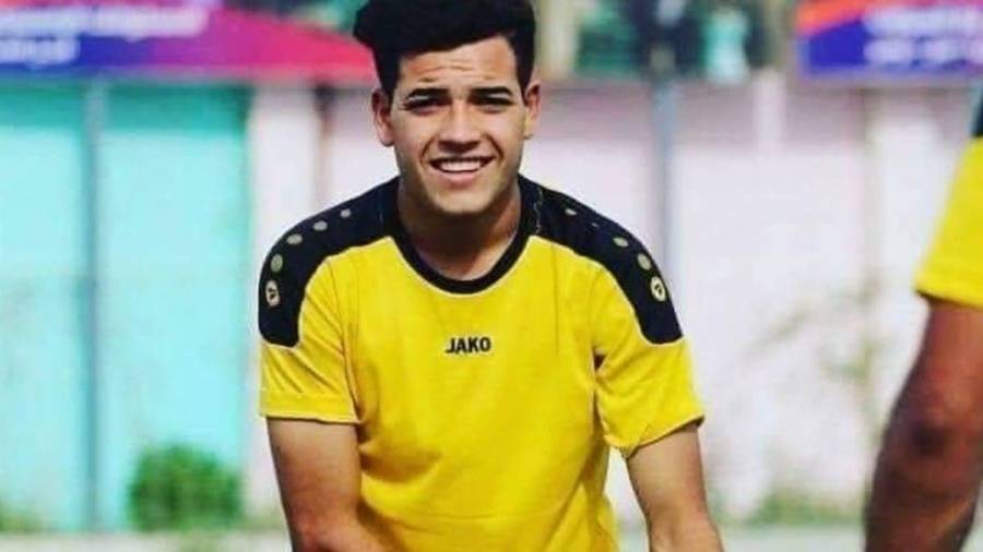 في مشهد مأساوي.. وفاة لاعب كرة قدم عربي أثناء الإحماء