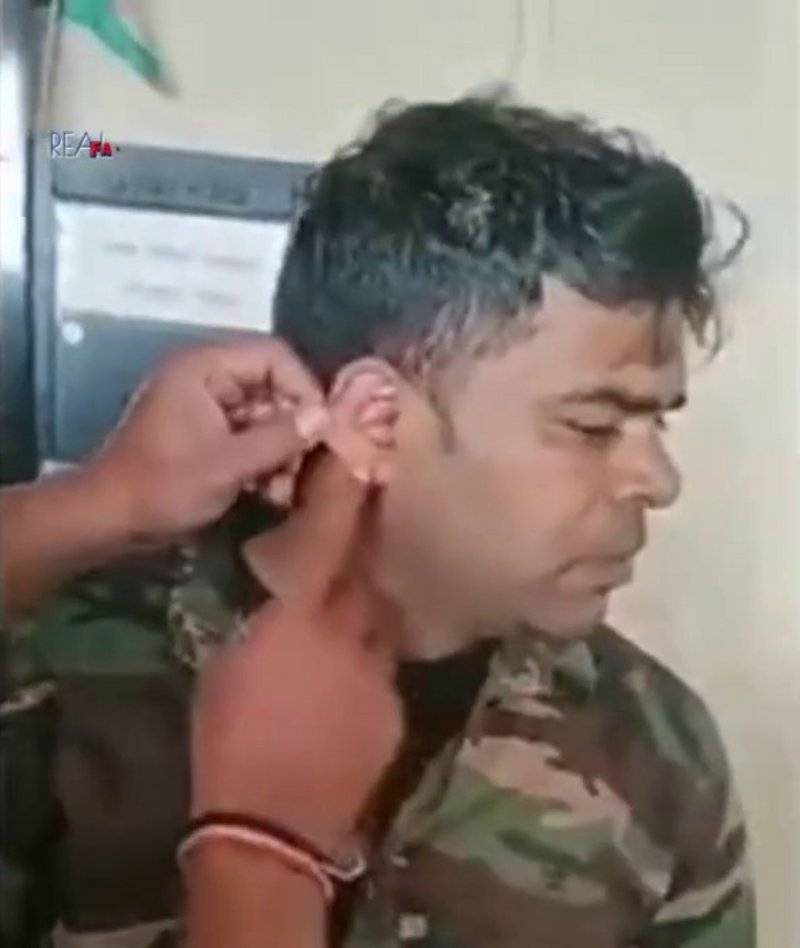 ضابط شرطة هندي يغش بطريقة لا تخطر على البال... فيديو