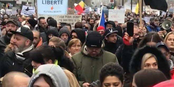 مظاهرة في بروكسل رفضاً لإغلاق قاعات العروض بسبب كورونا