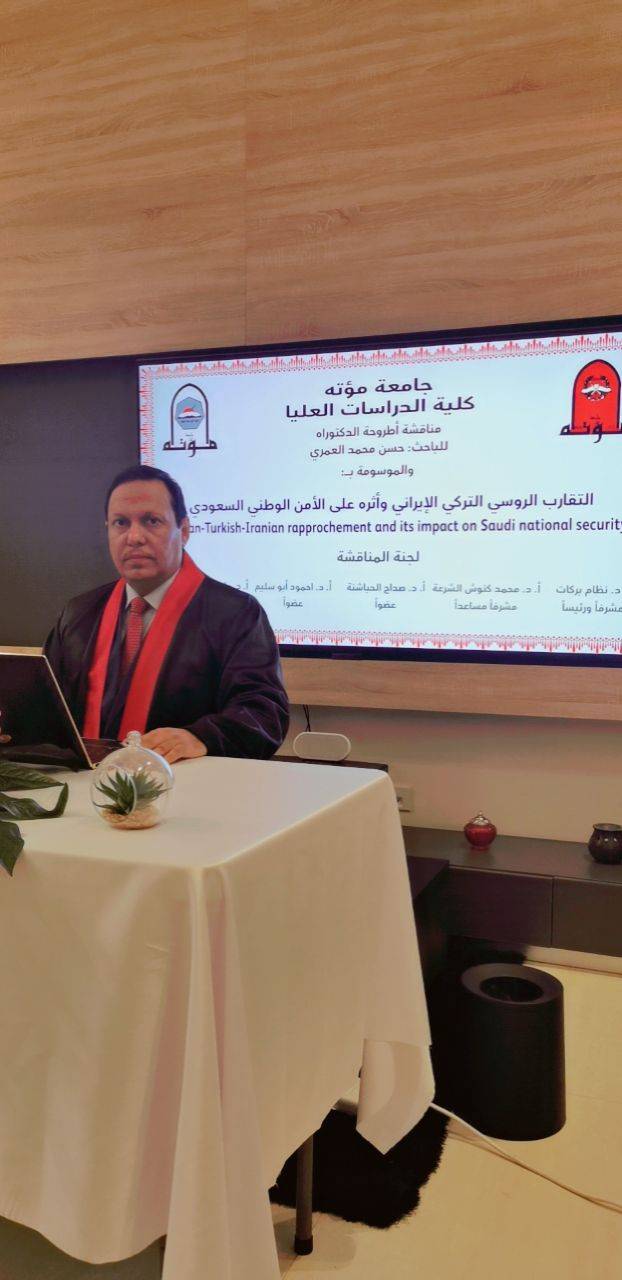 جرادات يُهنئ حسن العمري بمناسبة حصوله على درجة الدكتوراه