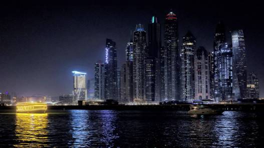 الإمارات تقرر منع سفر مواطنيها غير متلقين لقاح كورونا اعتبارا من 10 كانون الثاني