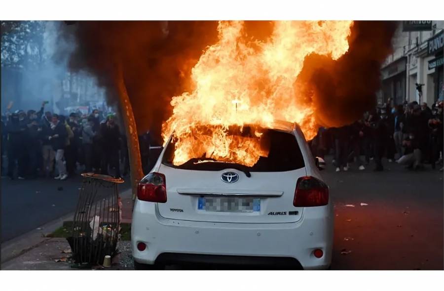 في رأس السنة.. حرق 874 سيارة في فرنسا والداخلية «سعيدة»