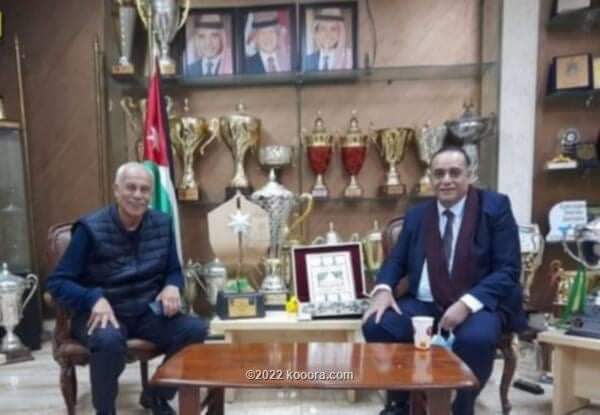 مشجع يدعم الوحدات ب15 ألف دينار