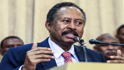 استقالة رئيس وزراء السودان تثير مخاوف من حكم شبيه بنظام البشير