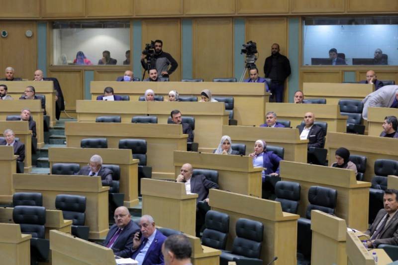 تخفيض سن الترشح للبرلمان إلى 25 سنة