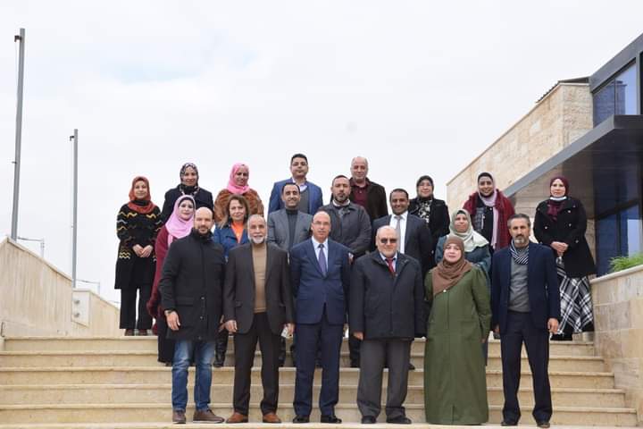 رئيس الجامعة الهاشمية يزور كلية  الملكة رانيا للطفولة