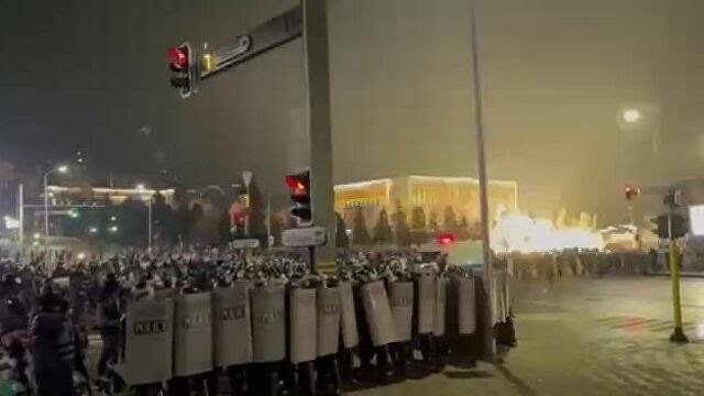 كازاخستان: مقتل 26 مسلحا في اشتباكات مع قوات الأمن واعتقال الآلاف