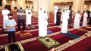 قطر تعيد فرض التباعد في المساجد وتمنع الأرجيلة