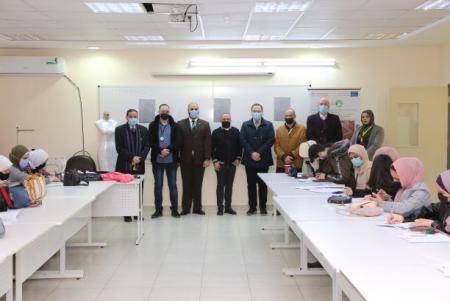 تصميم فستان بساعة ورشة تدريبية في الزيتونة الأردنية