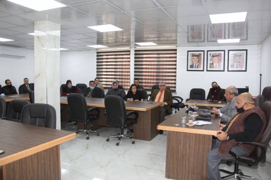 المحاسنة يلتقي اعضاء الهيئة التدريسية بكلية العلوم التربوية لتطبيق معايير الجودة العالمية للكلية.