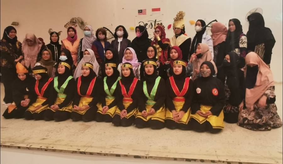 شؤون الطلبة في ال البيت تستضيف سفيرة دولة اندونيسيا.