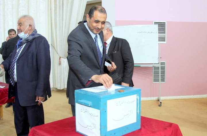 العطين يتفقد سير انتخابات_نادي العاملين في جامعة آل البيت _صور