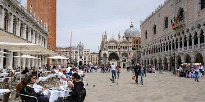 إيطاليا تسجل تراجعا بإصابات كورونا