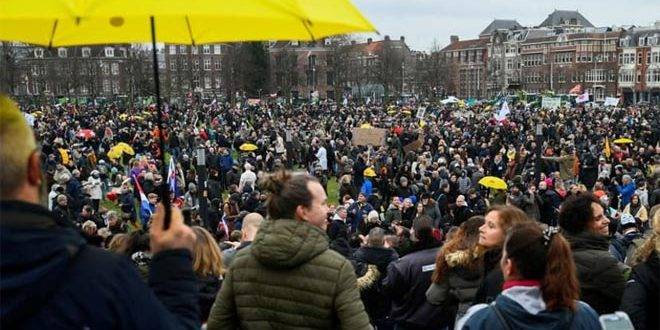 هولندا: تظاهرات بالآلاف رفضاً لإجراءات تشديد القيود جراء كورونا