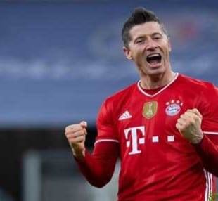 اختيار ليفاندوفسكي أفضل لاعب في العالم