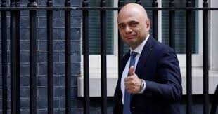وزير الصحة البريطاني يدعو للتعايش مع كورونا لأنه قد يبقى للأبد