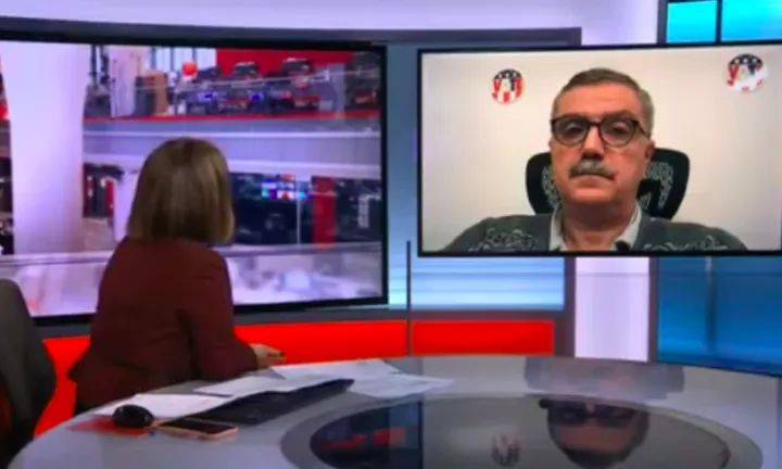 كاتب ومحلل سياسي مصري يطالب “بي بي سي” بمستحقاته المالية على الهواء مباشرة