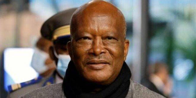 جيش بوركينا فاسو يعزل الرئيس كابوري ويقيل الحكومة ويحل البرلمان