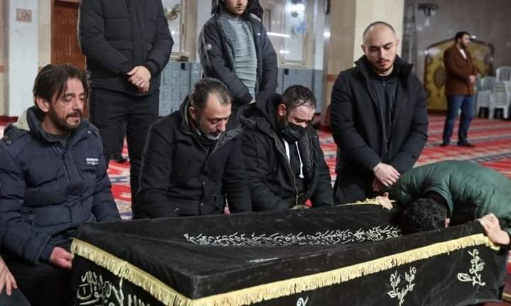 انهيار نجلي بسام الملا خلال جنازته.. وحضور بارز للفنانين