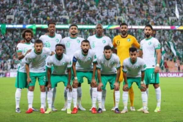 السعودية تقترب من المونديال بتجاوز عمان