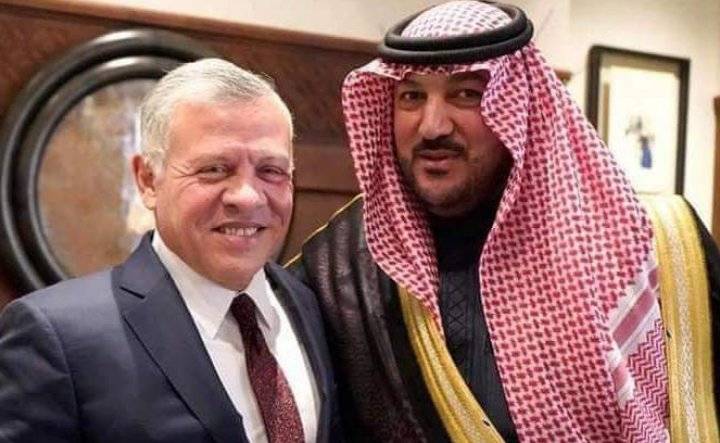 الشيخ عبد الكريم الحويان يهنئ الملك بعيد ميلادة