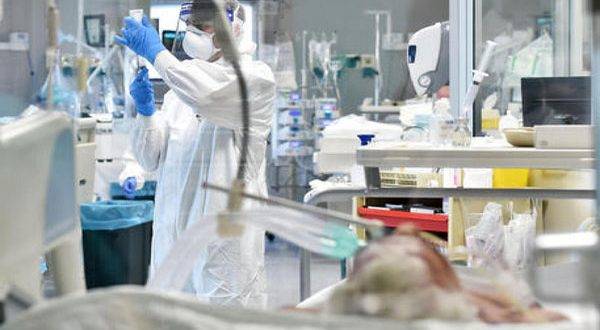 إيطاليا تسجل ارتفاعاً قياسياً بعدد إصابات كورونا