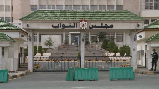 رئيس الصحة النيابية: إصابة 9 وزراء وعدد كبير من الموظفين أجّل جلسة الأربعاء