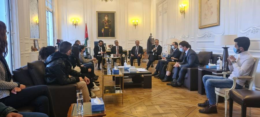 السفير مكرم القيسي يلتقي طلبة أردنيين في فرنسا