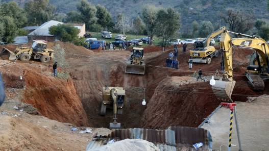 سباق مع الزمن في المغرب لإنقاذ طفل عالق في بئر منذ يومين