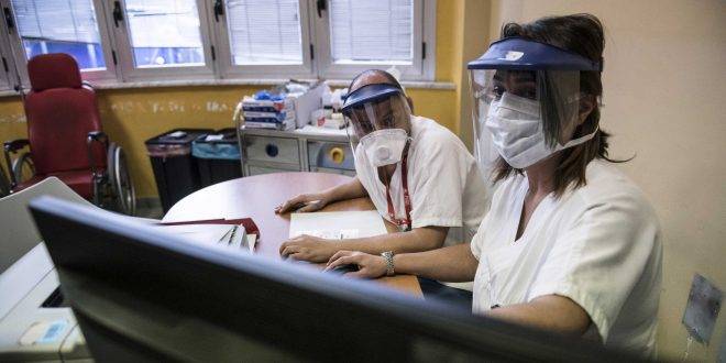 إيطاليا تسجل أكثر من 99 ألف إصابة جديدة بكورونا