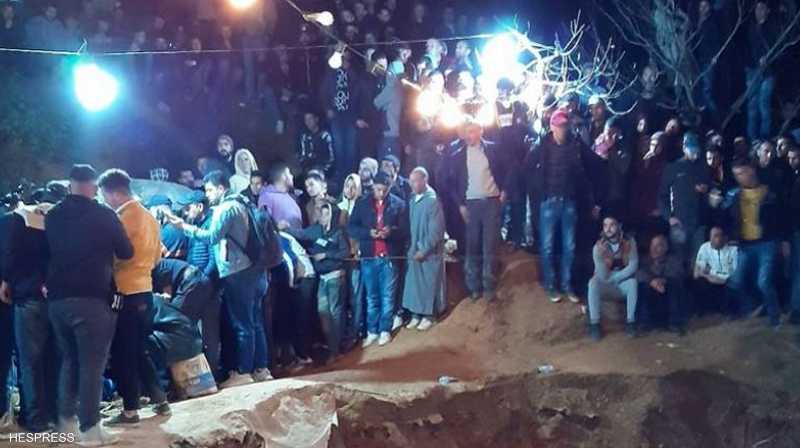 فريق الإنقاذ يقترب من الطفل ريان