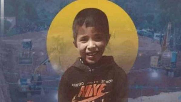 العيون تترقب للحظة إخراج الطفل ريان