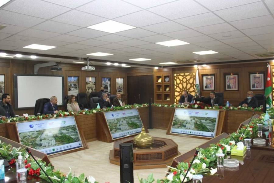 العجلوني يبحث الامور الاجرائية المتعلقة بامتحانات المستوى والشامل