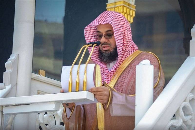 خطيب الحرم المكي: الاتجار بالبشر أوسع من مفهوم البيع والشراء.. وهذه خطورته