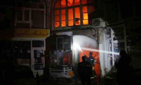 اندلاع حريق ضخم في سوق تاريخية بطهران