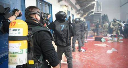 تعزيزات ضخمة من وحدات القمع إلى كافة أقسام سجون الأسرى