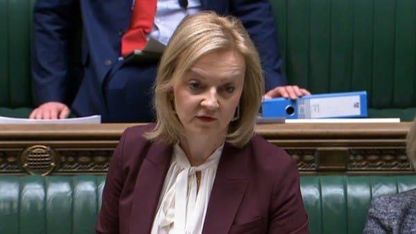 وزيرة الخارجية البريطانية: روسيا قد تغزو أوكرانيا في أي وقت