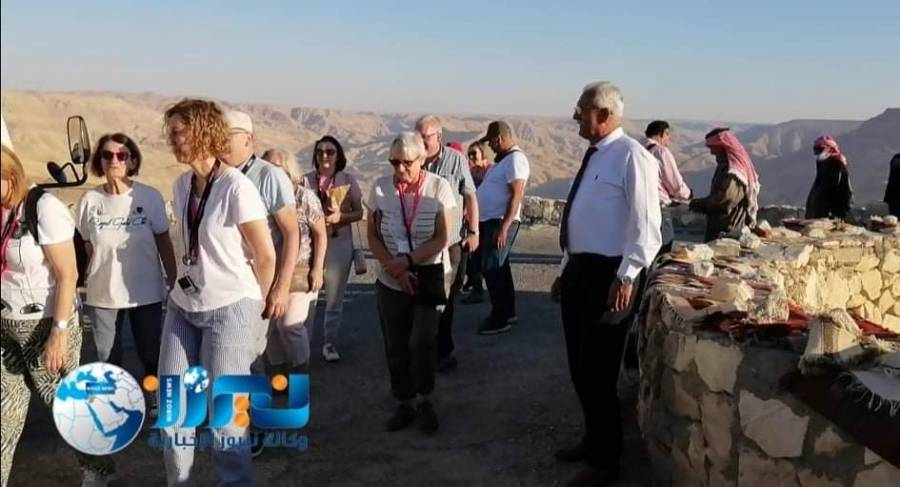 مطل وادي الموجب في مادبا يستقطب السياح ويفتقر للخدمات العامة.. صور وفيديو