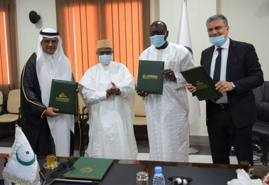 مذكرة تفاهم بين اتحادي يونا وإيبو مع وزارة الإعلام والاتصال الغامبية