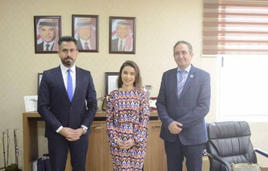 عمان الأهلية تستقبل المنتجة العراقية منى الكاظمي