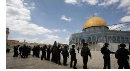 مستوطنون متطرفون يقتحمون الاقصى بحراسة شرطة الاحتلال
