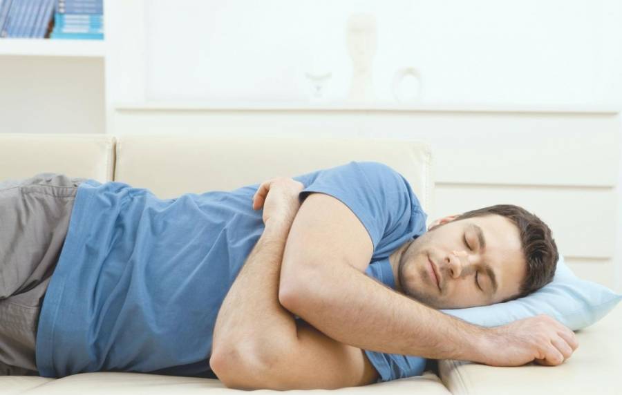 وضعيات خاطئة للنوم تسبب أمراضاً خطيرة