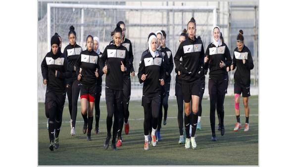 منتخب النشميات يتدرب بحضور المحترفات