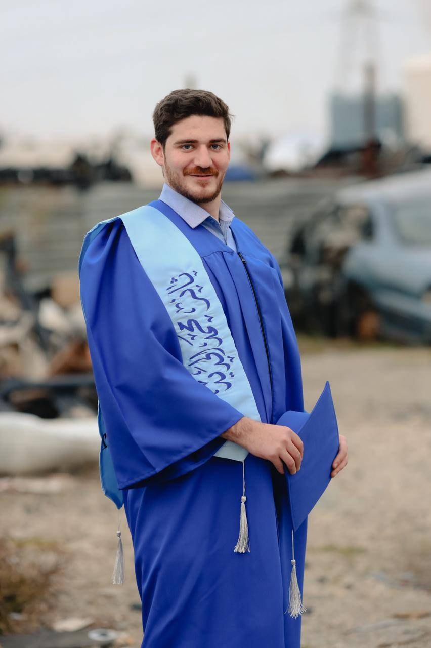 الفريق غازي الطيب يُهنئ  محمد شحادة الحديد بتخرج نجله ثائر