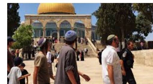 مستوطنون متطرفون يقتحمون الاقصى