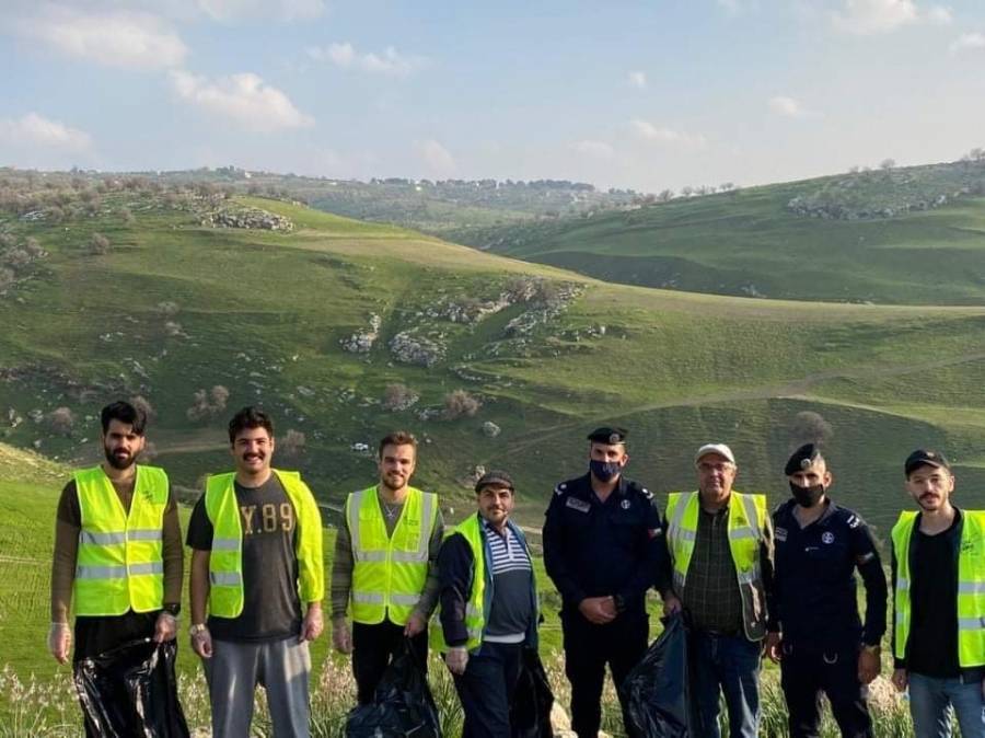 جمعية  التنمية للإنسان والبيئة  تنظم حملة نظافة عامة في موقع  خربة دير العسل  الطبيعي .