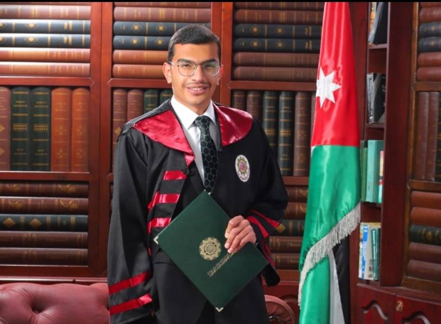الجبور يُهنئ المستشار الإعلامي وليد الجلاد بمناسبة حصول نجله صلاح على درجة البكالوريوس